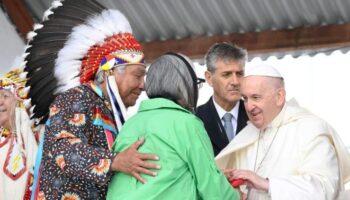 Papa-indígenas-Canadá