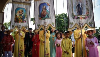 Católicos Tailândia - VaticanNews