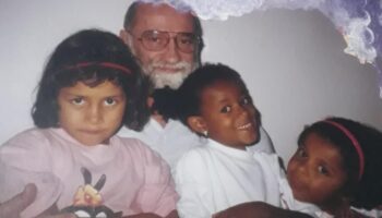 Pe. Valeriano e as crianças acolhidas na dec. 90